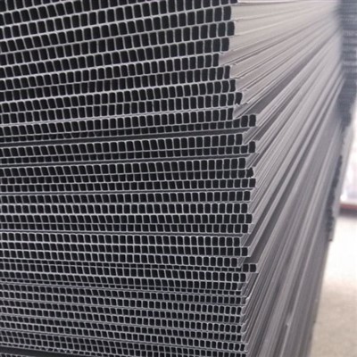 Foi de plastic canelate pentru protectia podelei