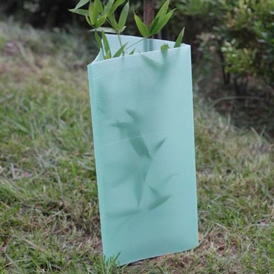 Protector de arbori din plastic