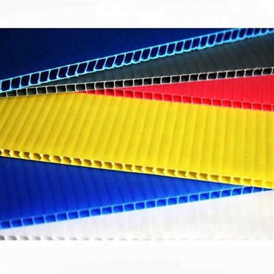 Plastic ondulat din polipropilenă (PP).